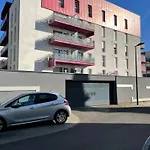 Pmr 2 Avec Parking, Proche Tram Angers