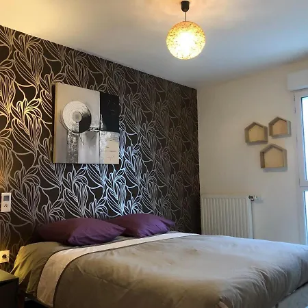 Apartmán 2 Bedrooms For 5 With Parking - Near Tram