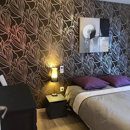 2 Bedrooms For 5 With Parking - Near Tram Apartmán *