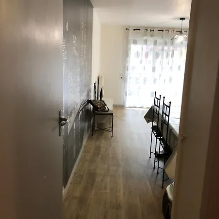 Apartmán 2 Bedrooms For 5 With Parking - Near Tram Angers