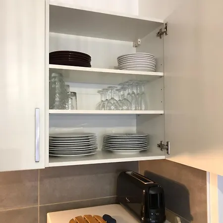 2 Bedrooms For 5 With Parking - Near Tram Apartmán *