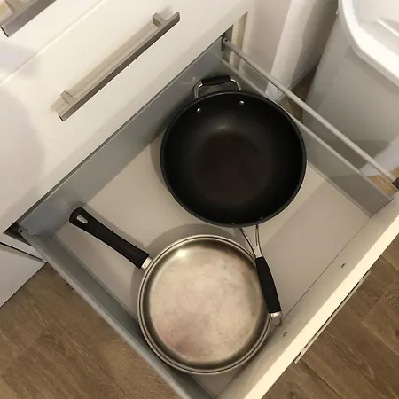 Apartmán 2 Bedrooms For 5 With Parking - Near Tram *