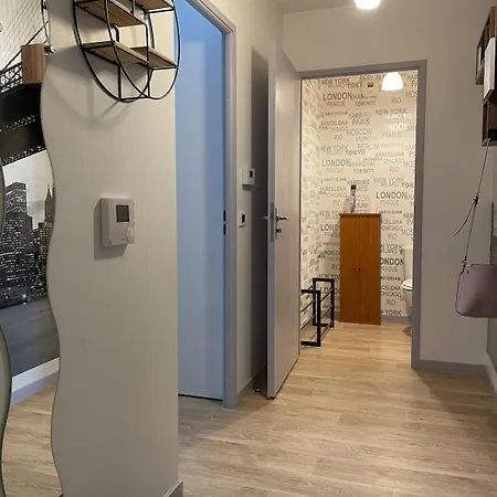 2 Bedrooms For 5 With Parking - Near Tram *