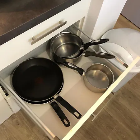 2 Bedrooms For 5 With Parking - Near Tram Apartament *