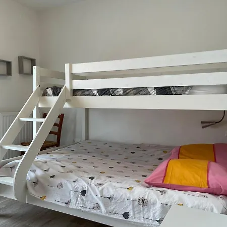 Apartmán 2 Bedrooms For 5 With Parking - Near Tram *