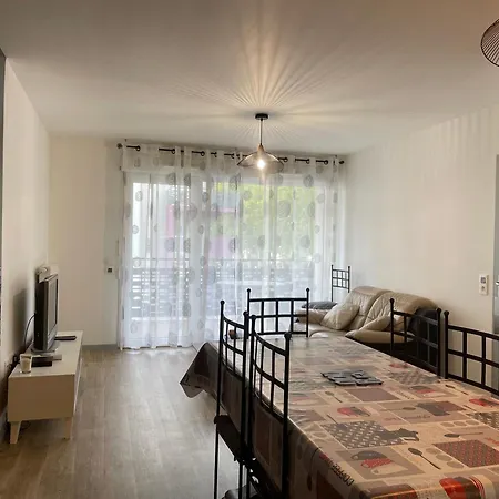 Apartment Pmr 2 Avec Parking, Proche Tram *