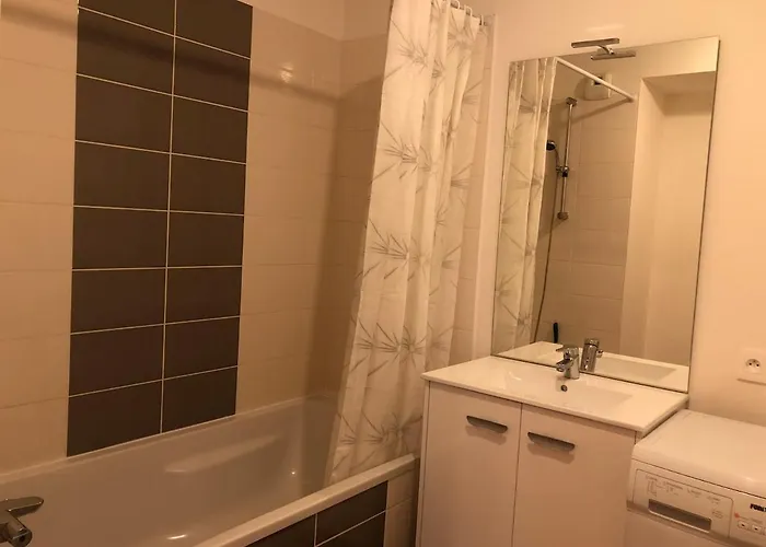 公寓 2 Bedrooms For 5 With Parking - Near Tram *