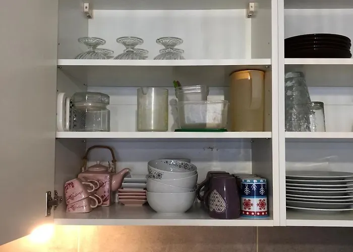 2 Bedrooms For 5 With Parking - Near Tram *