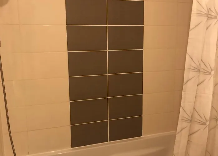 Pmr 2 Avec Parking, Proche Tram * Angers