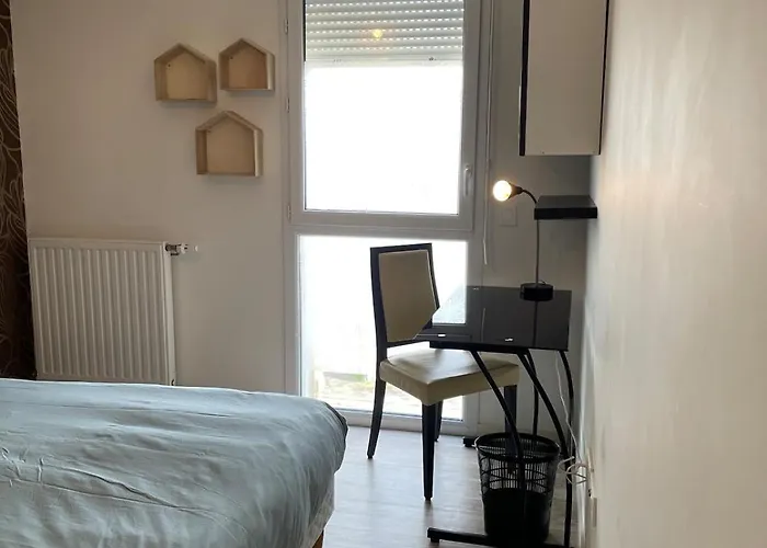 2 Bedrooms For 5 With Parking - Near Tram 公寓 *