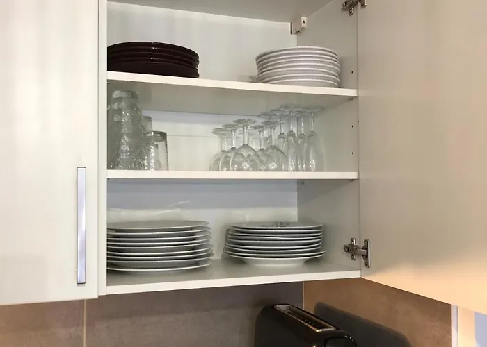 2 Bedrooms For 5 With Parking - Near Tram 公寓 *