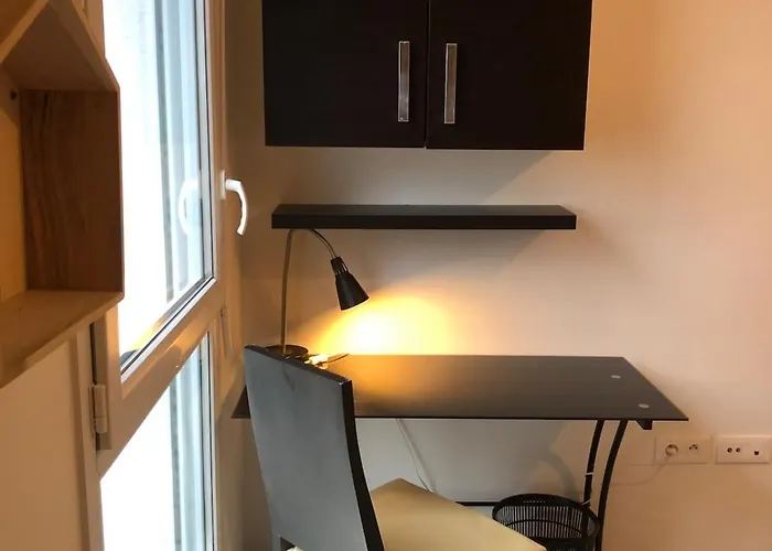 2 Bedrooms For 5 With Parking - Near Tram 公寓