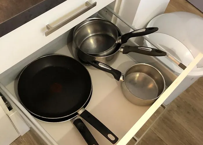 2 Bedrooms For 5 With Parking - Near Tram 公寓 *